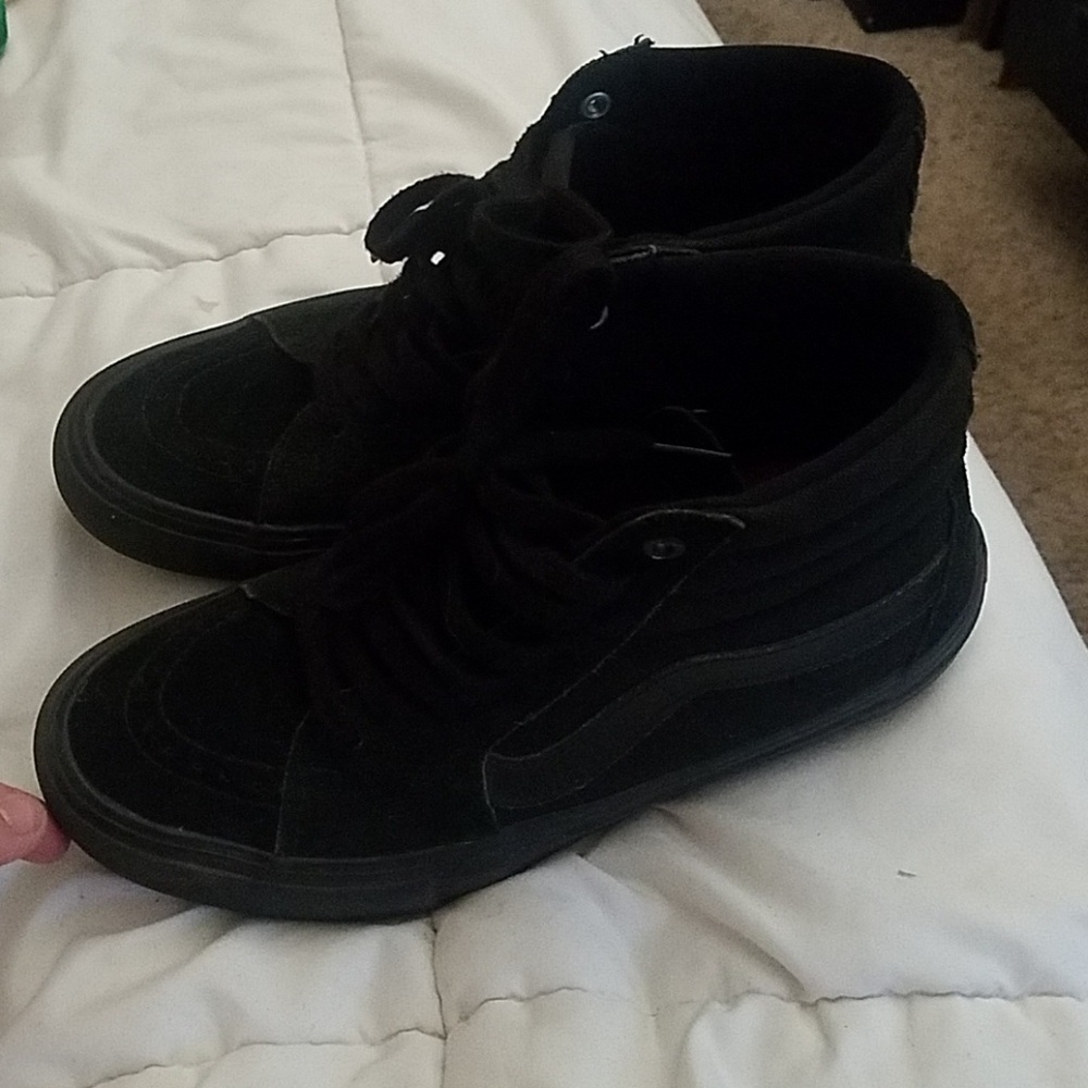 😎Black high top boy Vans